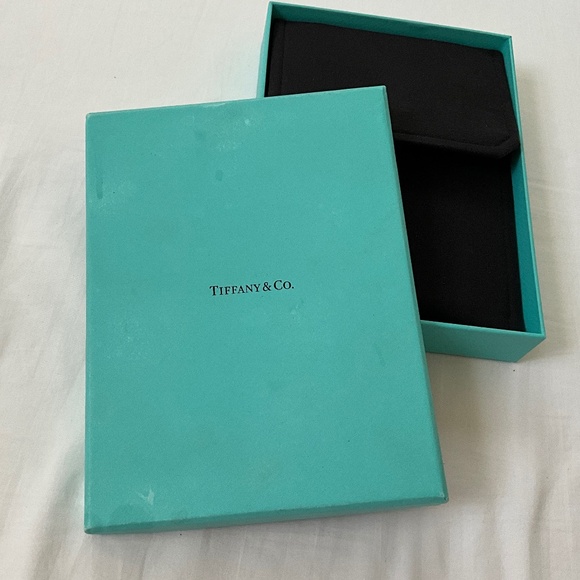 TIFFANY & CO. Ziegfeld Collection Freshwater Pearl Strand Necklace - Picture 16 of 16